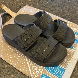 COPY - Crocs LiteRide Brooklyn Buckle sandal, size 9, black